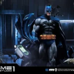 DC Comics: Batman Hush - Deluxe Batcave Batman Statue Bonus Version