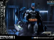 DC Comics: Batman Hush - Deluxe Batcave Batman Statue Bonus Version