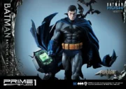 DC Comics: Batman Hush - Deluxe Batcave Batman Statue Bonus Version - Görsel 44